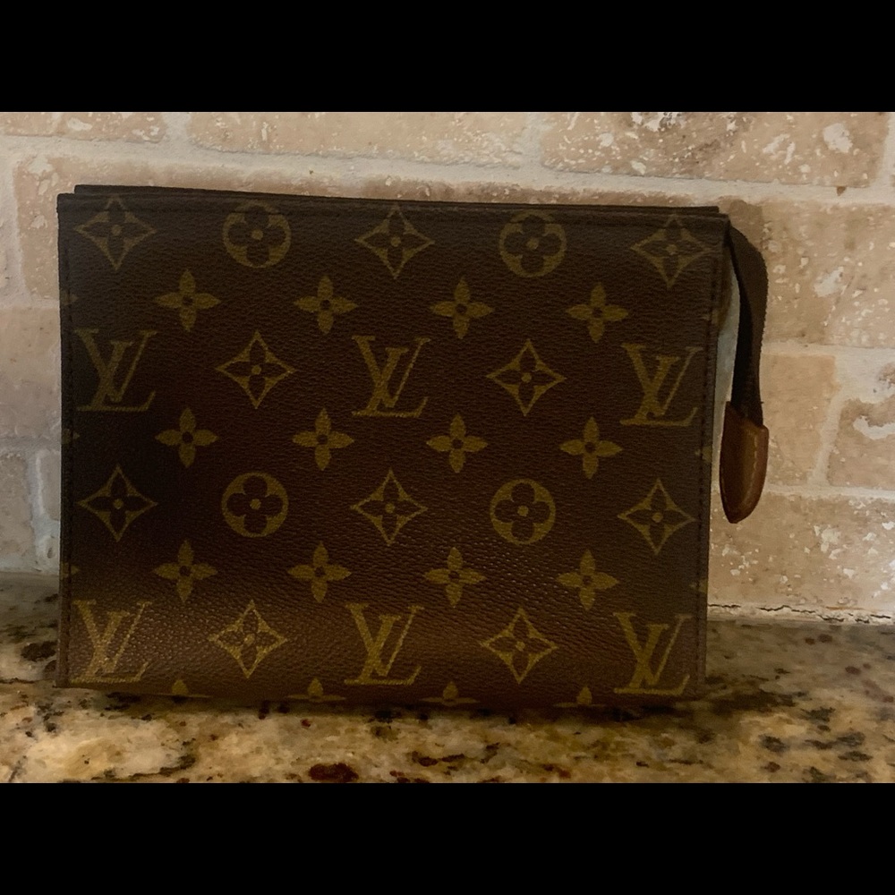 Louis Vuitton Toiletry 19 Monogram